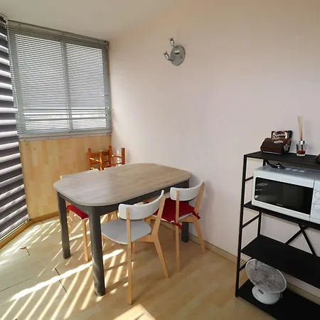 2 Pieces Avec Loggia, Piscine A 200m De La - Fr-1-307-289 *