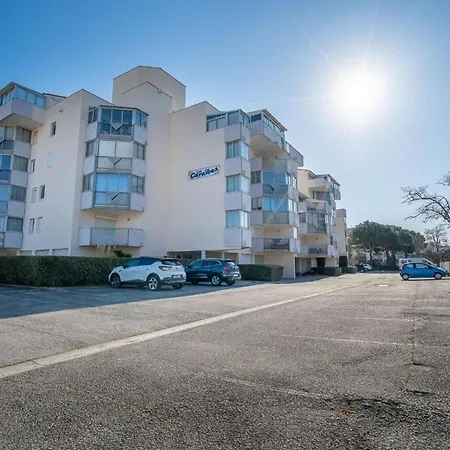 Lumineux Avec Piscine Et Parking A 200m De La - Fr-1-307-289