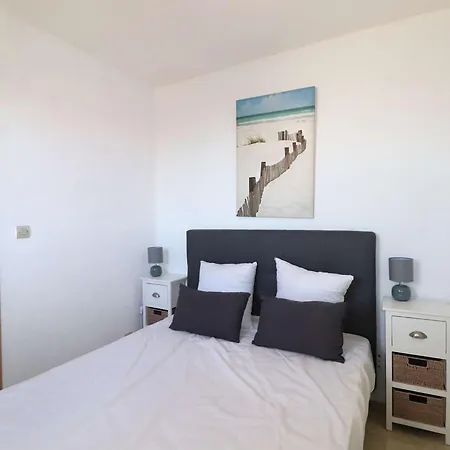 Appartamento 2 Pièces Avec Piscine Et Parking à 200m De La - Fr-1-307-289