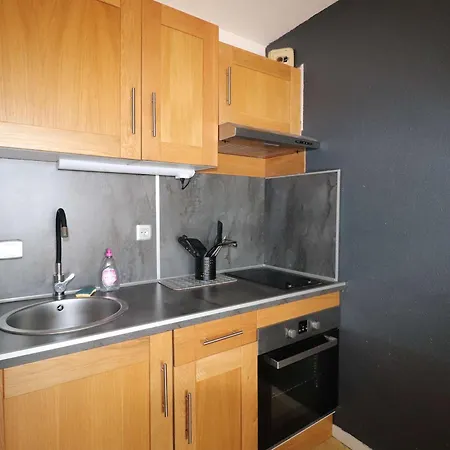 2 Pièces Avec Piscine Et Parking à 200m De La - Fr-1-307-289