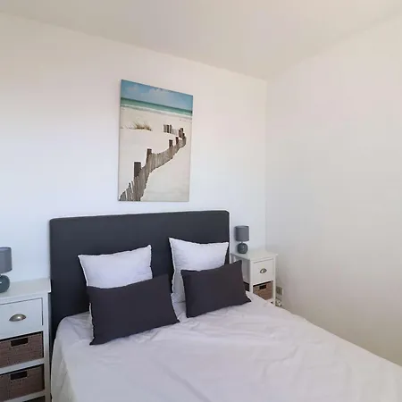 2 Pièces Avec Piscine Et Parking à 200m De La - Fr-1-307-289 * Le Grau-du-Roi