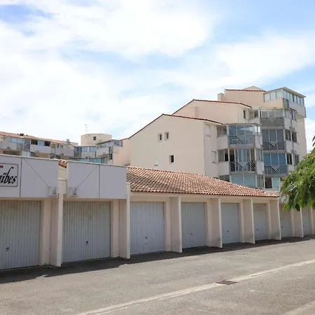 2 Pièces Avec Piscine Et Parking à 200m De La - Fr-1-307-289